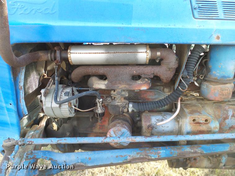 image for item AZ9374 1962 Ford 2000 tractor