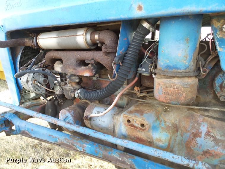 image for item AZ9374 1962 Ford 2000 tractor