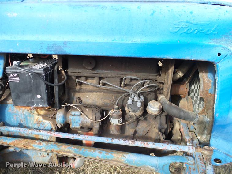 image for item AZ9374 1962 Ford 2000 tractor