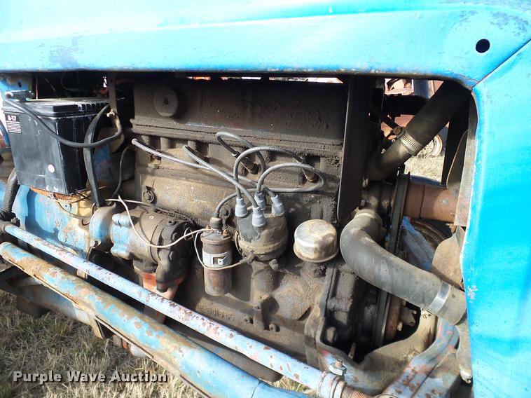 image for item AZ9374 1962 Ford 2000 tractor