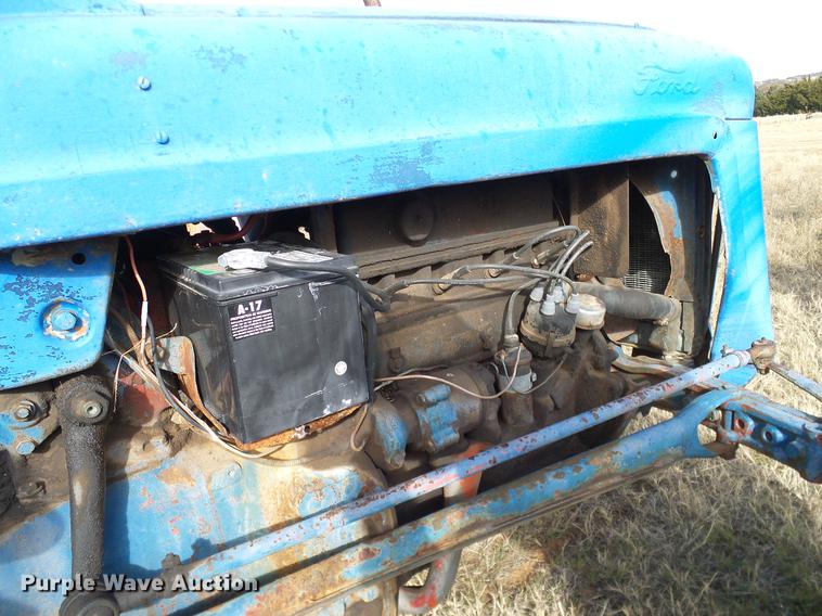 image for item AZ9374 1962 Ford 2000 tractor