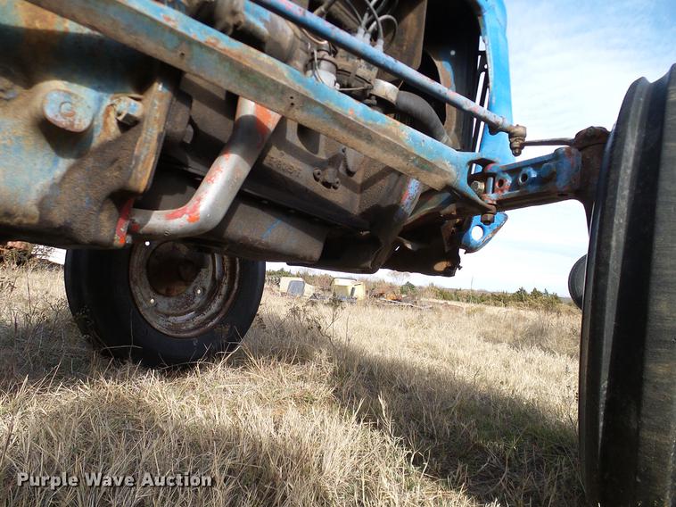 image for item AZ9374 1962 Ford 2000 tractor