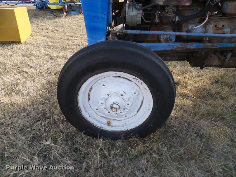 image for item AZ9374 1962 Ford 2000 tractor