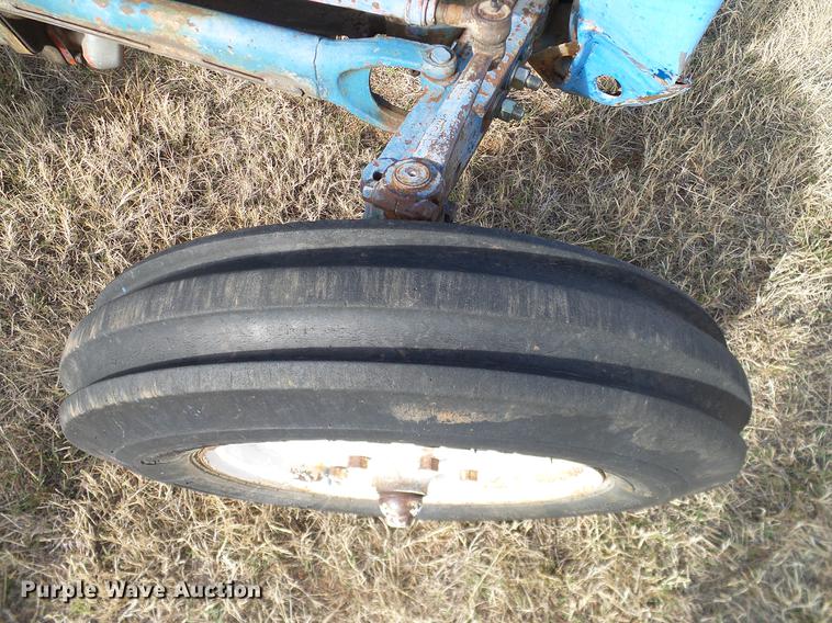 image for item AZ9374 1962 Ford 2000 tractor