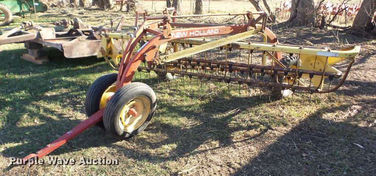 image for item BI9570 New Holland 258 hay rake