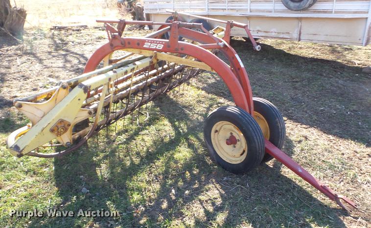 image for item BI9570 New Holland 258 hay rake
