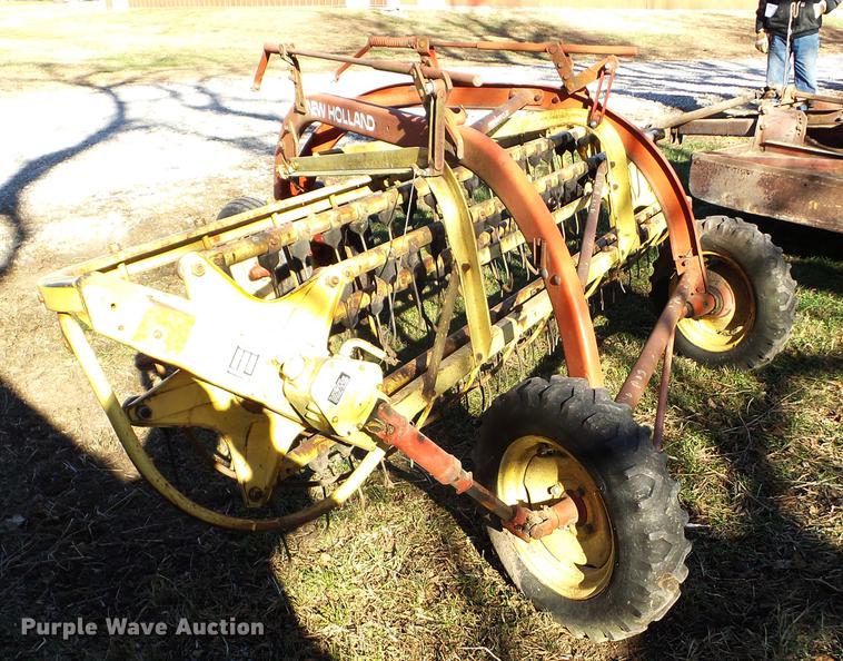 image for item BI9570 New Holland 258 hay rake