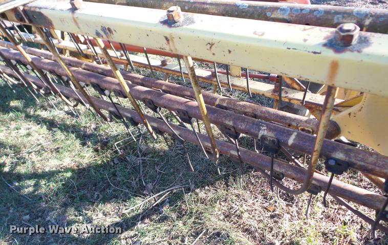 image for item BI9570 New Holland 258 hay rake