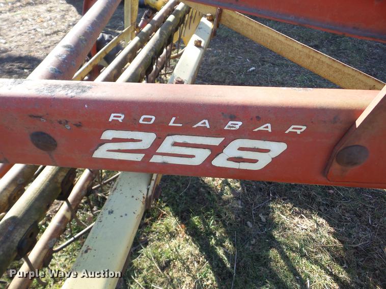 image for item BI9570 New Holland 258 hay rake