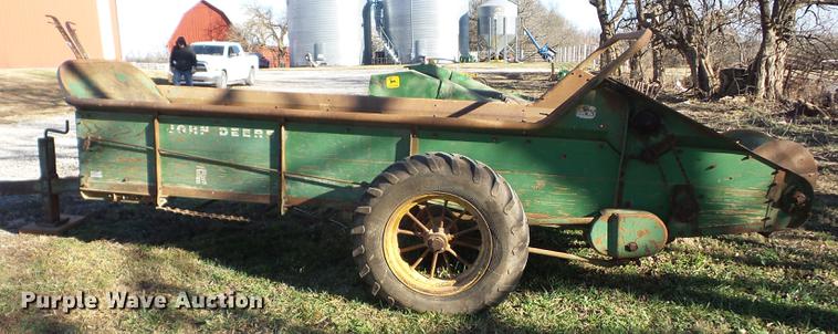 image for item BI9573 John Deere R Series 1 manure spreader