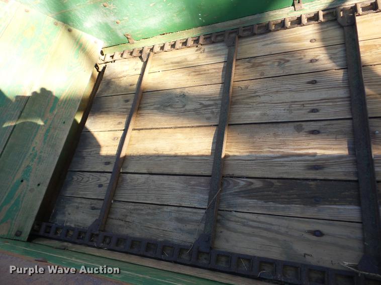 image for item BI9573 John Deere R Series 1 manure spreader