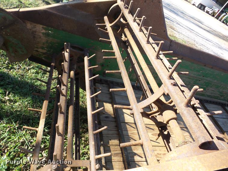 image for item BI9573 John Deere R Series 1 manure spreader