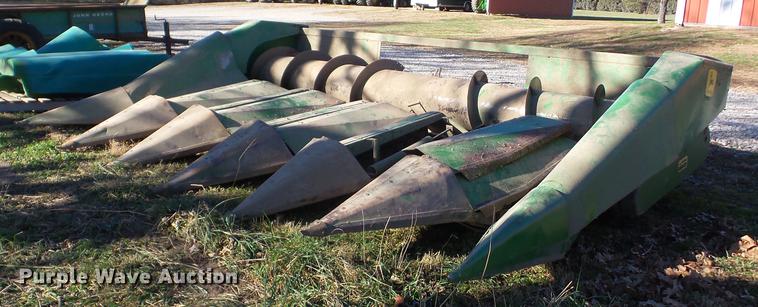 image for item BI9575 John Deere 653 row crop header