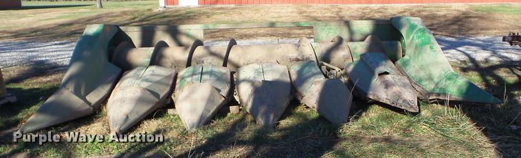 image for item BI9575 John Deere 653 row crop header