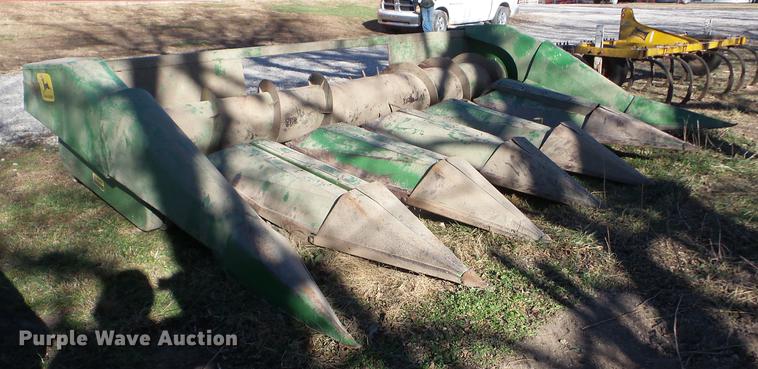 image for item BI9575 John Deere 653 row crop header
