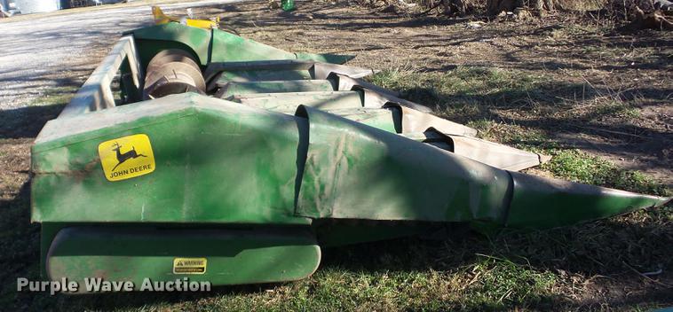 image for item BI9575 John Deere 653 row crop header