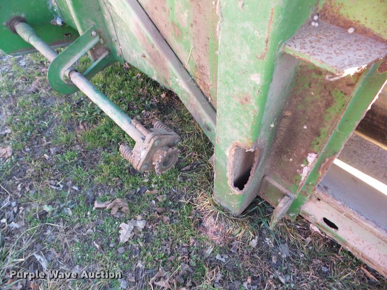 image for item BI9575 John Deere 653 row crop header
