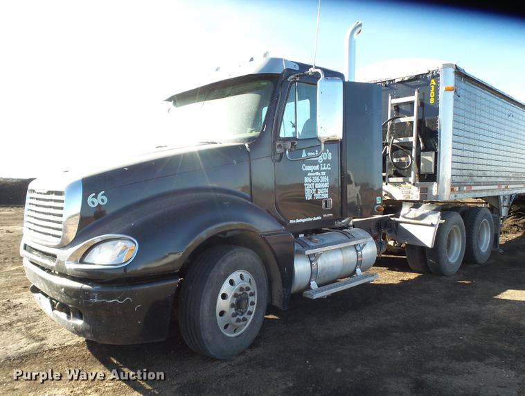 image for item BJ9926 2007 Freightliner Columbia semi truck