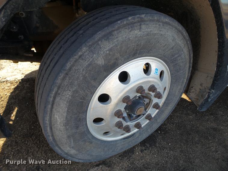 image for item BJ9926 2007 Freightliner Columbia semi truck