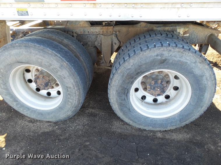 image for item BJ9926 2007 Freightliner Columbia semi truck