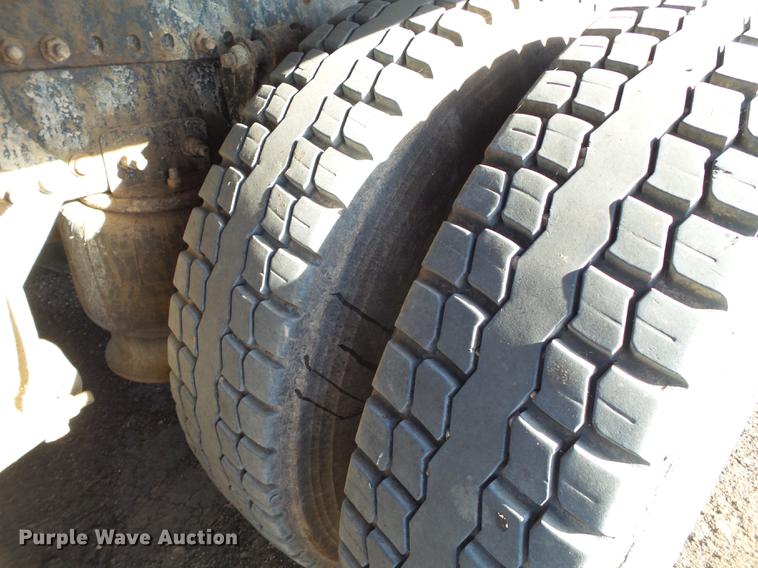 image for item BJ9926 2007 Freightliner Columbia semi truck