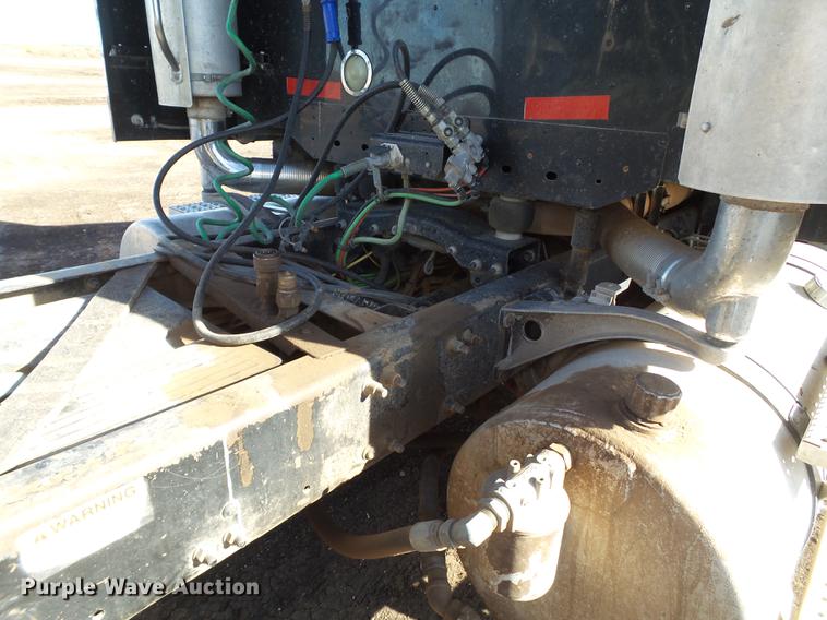 image for item BJ9926 2007 Freightliner Columbia semi truck