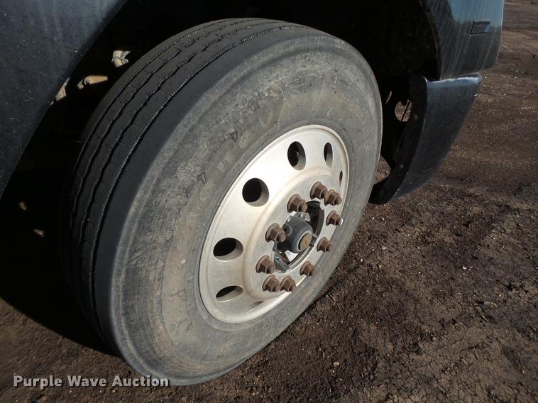 image for item BJ9926 2007 Freightliner Columbia semi truck