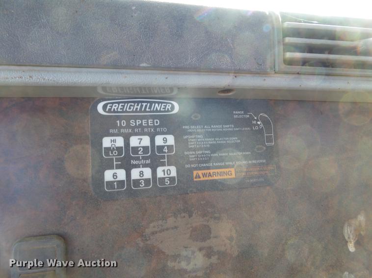 image for item BJ9926 2007 Freightliner Columbia semi truck