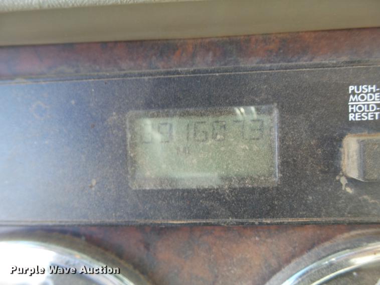 image for item BJ9926 2007 Freightliner Columbia semi truck