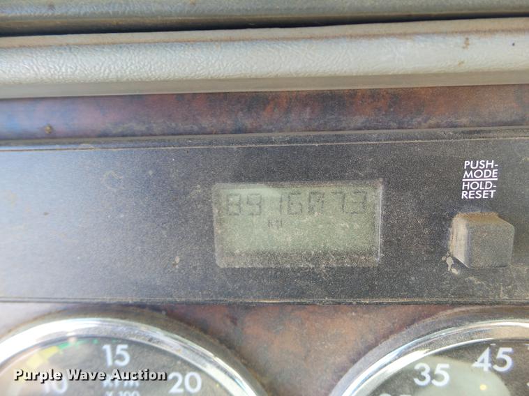 image for item BJ9926 2007 Freightliner Columbia semi truck