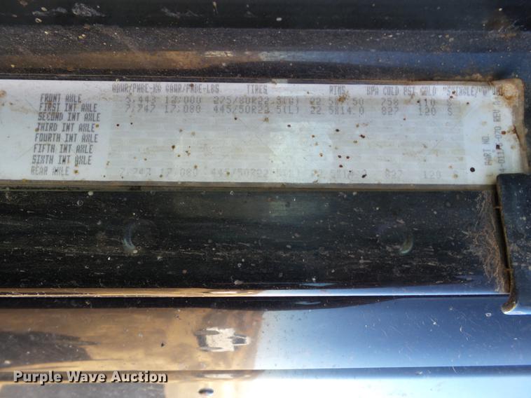 image for item BJ9926 2007 Freightliner Columbia semi truck