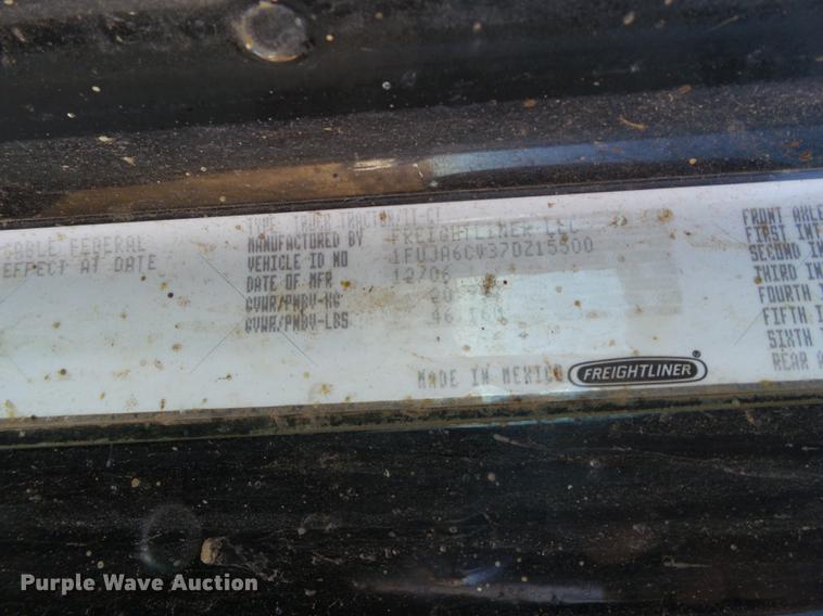 image for item BJ9926 2007 Freightliner Columbia semi truck