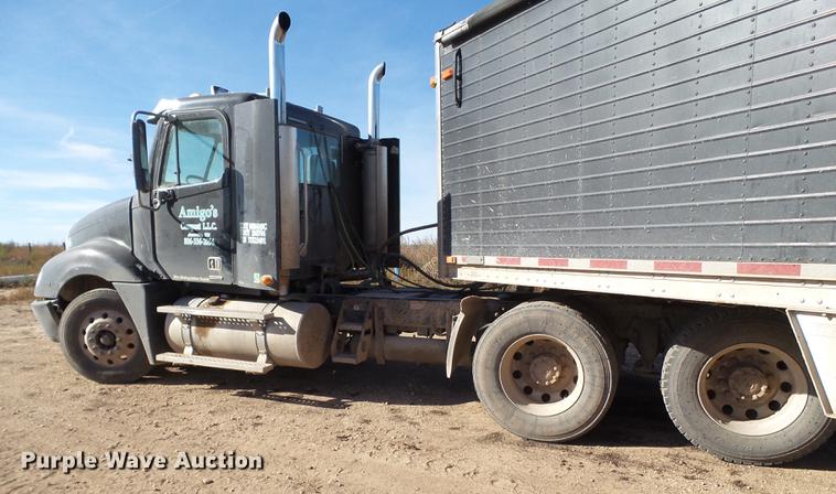 image for item BJ9928 2007 Freightliner Columbia semi truck