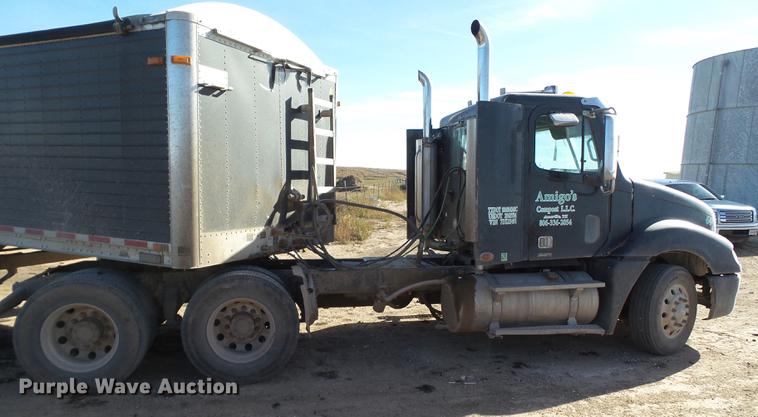 image for item BJ9928 2007 Freightliner Columbia semi truck