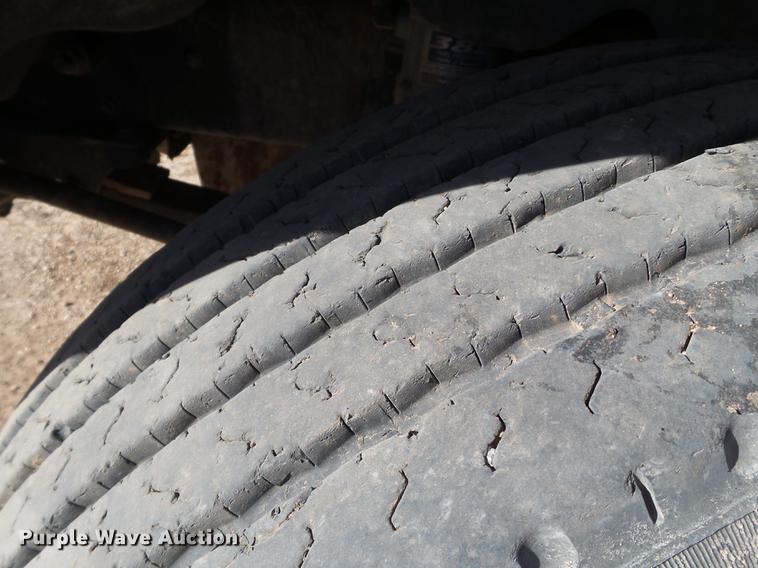 image for item BJ9928 2007 Freightliner Columbia semi truck