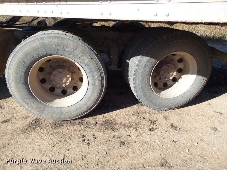 image for item BJ9928 2007 Freightliner Columbia semi truck