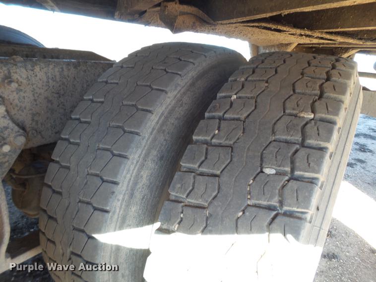 image for item BJ9928 2007 Freightliner Columbia semi truck