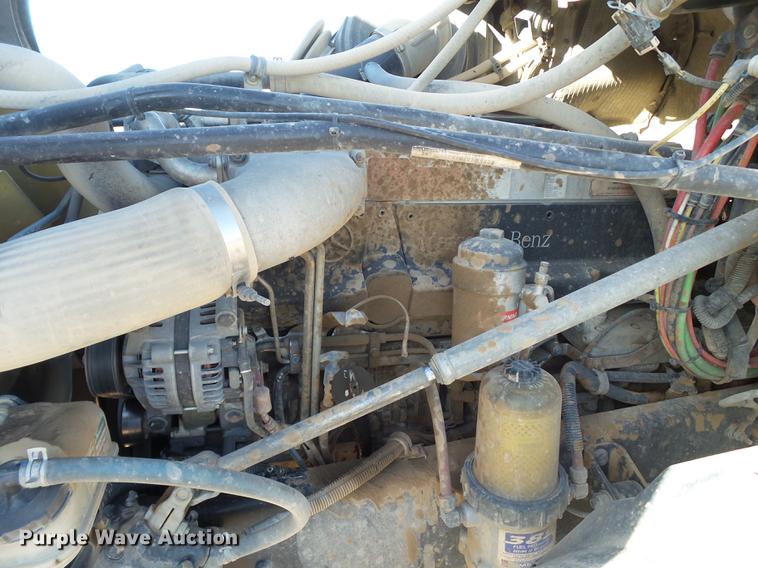 image for item BJ9928 2007 Freightliner Columbia semi truck