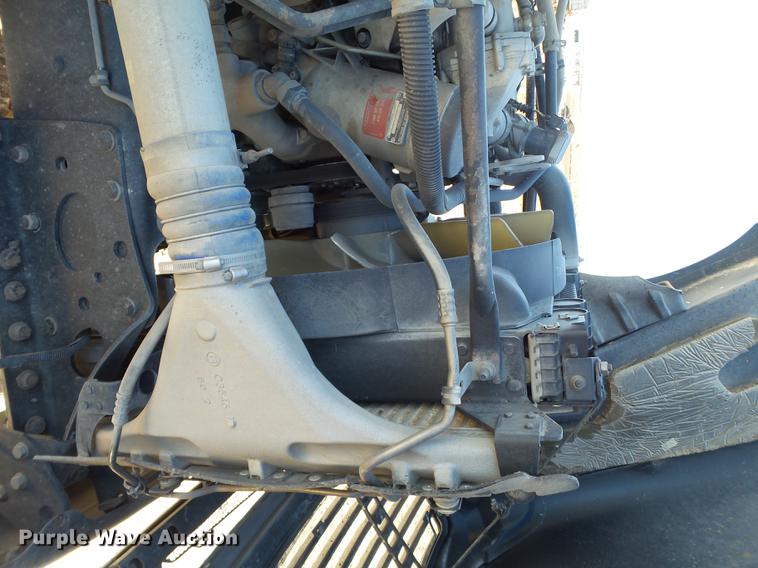 image for item BJ9928 2007 Freightliner Columbia semi truck