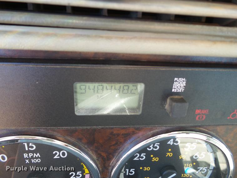 image for item BJ9928 2007 Freightliner Columbia semi truck