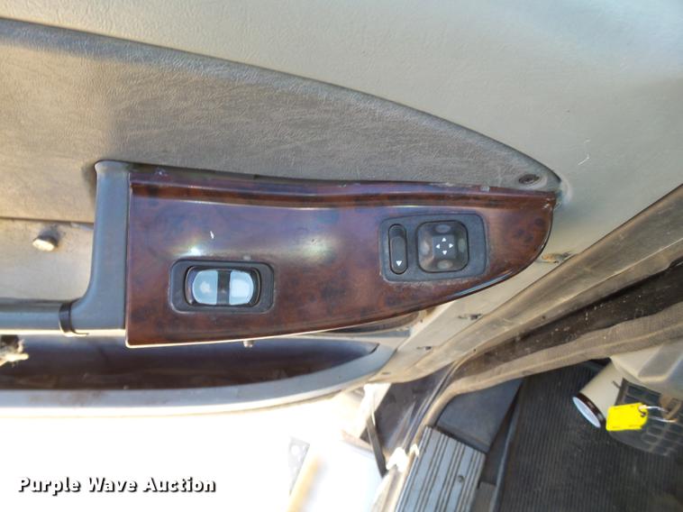 image for item BJ9928 2007 Freightliner Columbia semi truck