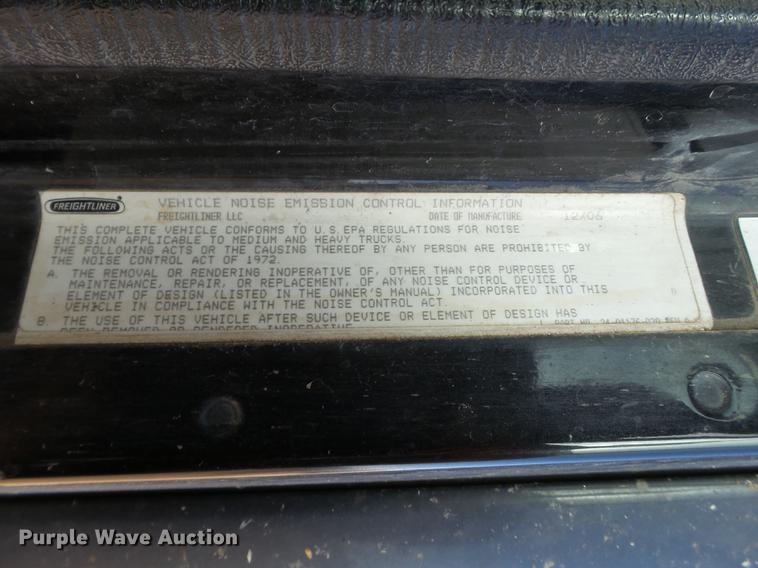 image for item BJ9928 2007 Freightliner Columbia semi truck