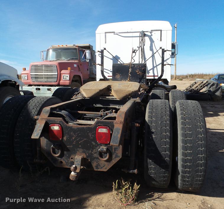 image for item BJ9929 1998 Mack CH613 semi truck
