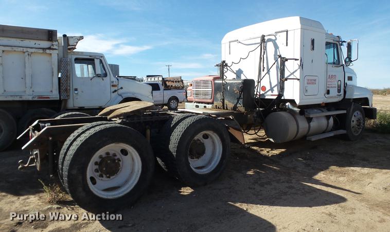 image for item BJ9929 1998 Mack CH613 semi truck