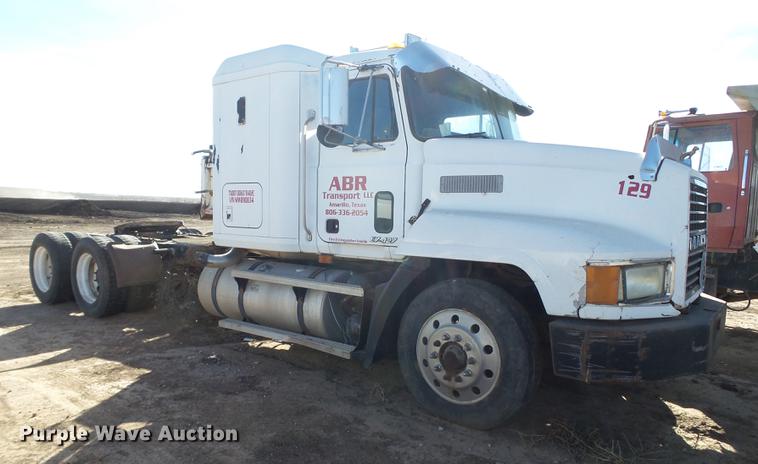 image for item BJ9929 1998 Mack CH613 semi truck