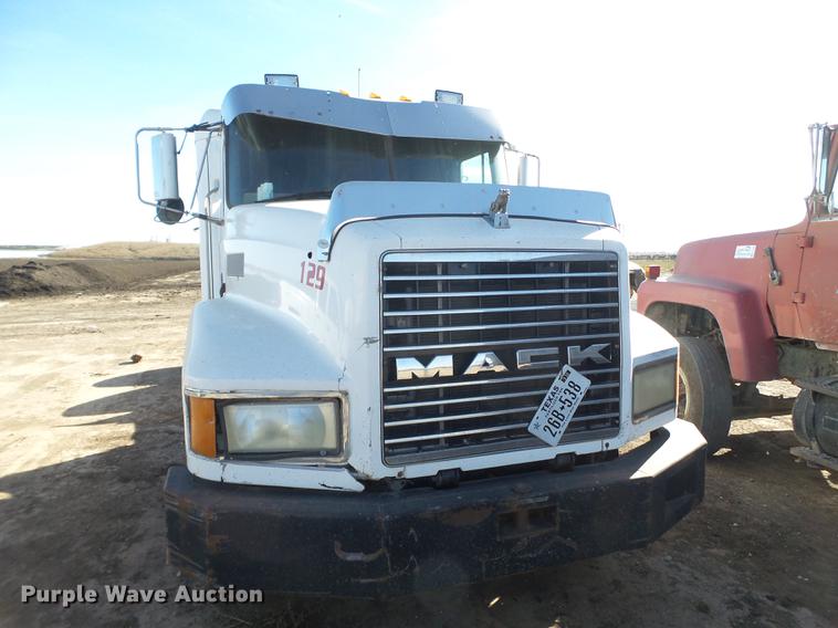 image for item BJ9929 1998 Mack CH613 semi truck