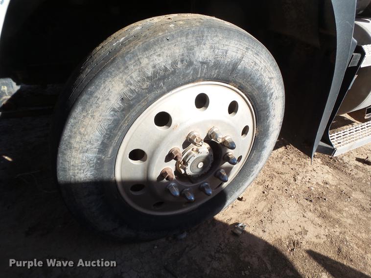 image for item BJ9929 1998 Mack CH613 semi truck