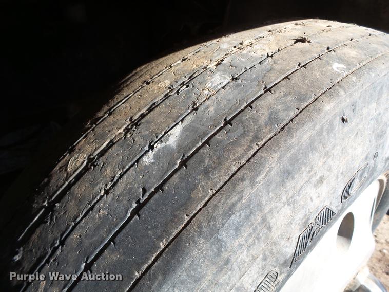 image for item BJ9929 1998 Mack CH613 semi truck