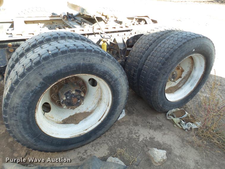 image for item BJ9929 1998 Mack CH613 semi truck