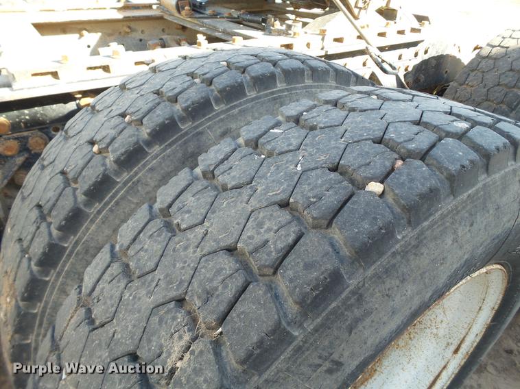 image for item BJ9929 1998 Mack CH613 semi truck